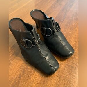 AEROSOLES | Cinch Worm Black Slip On Mules